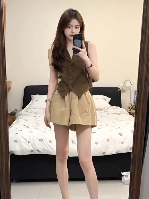 Korean Style Fashionable Casual Wide Leg Suit Vest And Shorts Two Piece Set for Women Summer 2025 Elegant Quality Clothing
Korean Style Fashionable Casual Wide Leg Suit Vest And Shorts Two Piece Set for Women Summer 2025 Elegant Quality Clothing