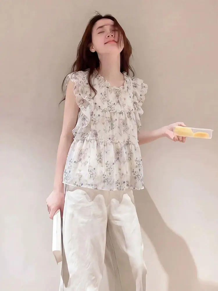 Fashionable Anti-Aging Lace Trim Stand Collar Sleeveless Women's Shirt Summer Trendy Chiffon Top Korean Style Loose Fit
Fashionable Anti-Aging Lace Trim Stand Collar Sleeveless Women's Shirt Summer Trendy Chiffon Top Korean Style Loose Fit