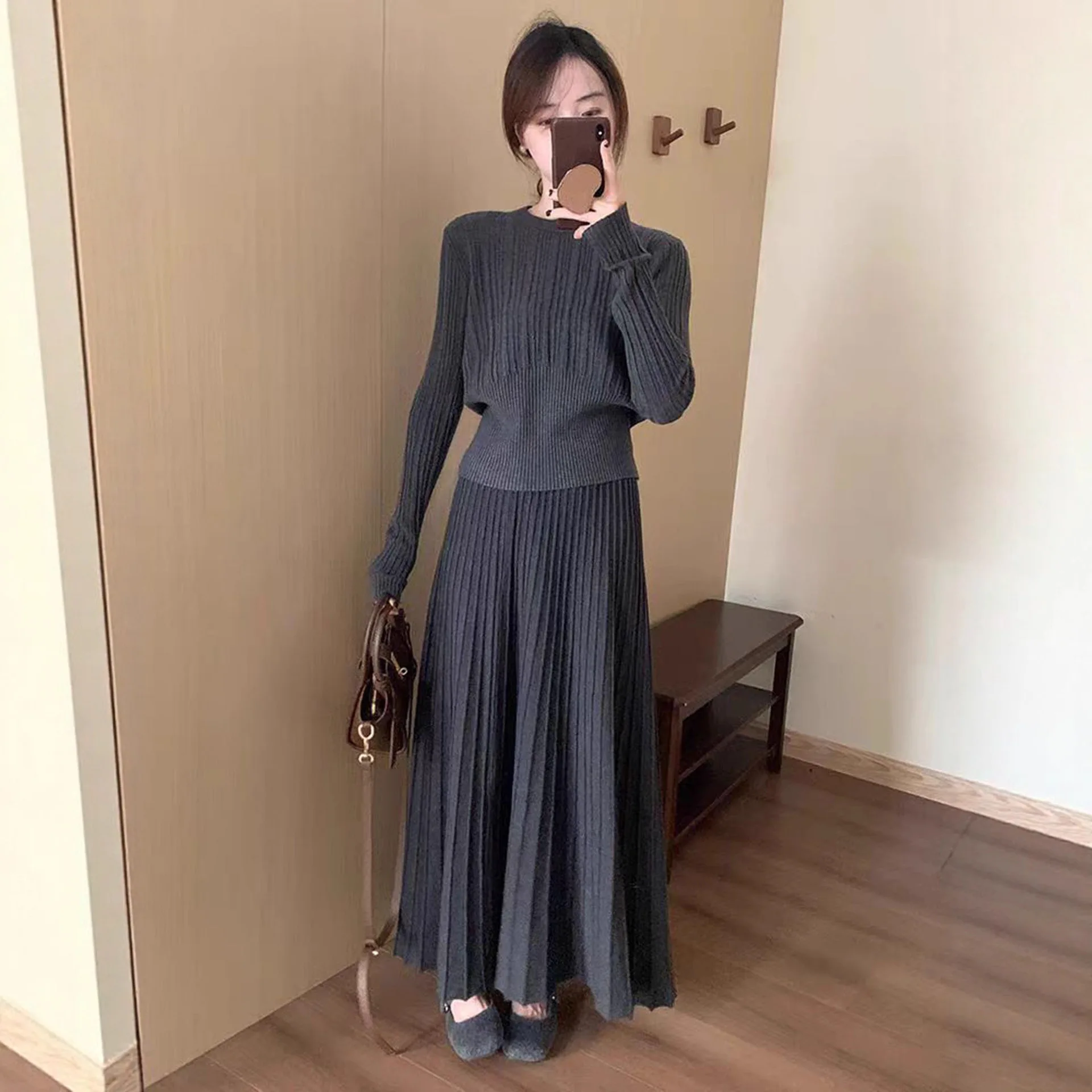 Elegant Knitted Sweater And Skirt Set Women's Casual Two-Piece Autumn Winter Long Dress Ensemble Fashionable And Comfort...
Elegant Knitted Sweater And Skirt Set Women's Casual Two-Piece Autumn Winter Long Dress Ensemble Fashionable And Comfort...