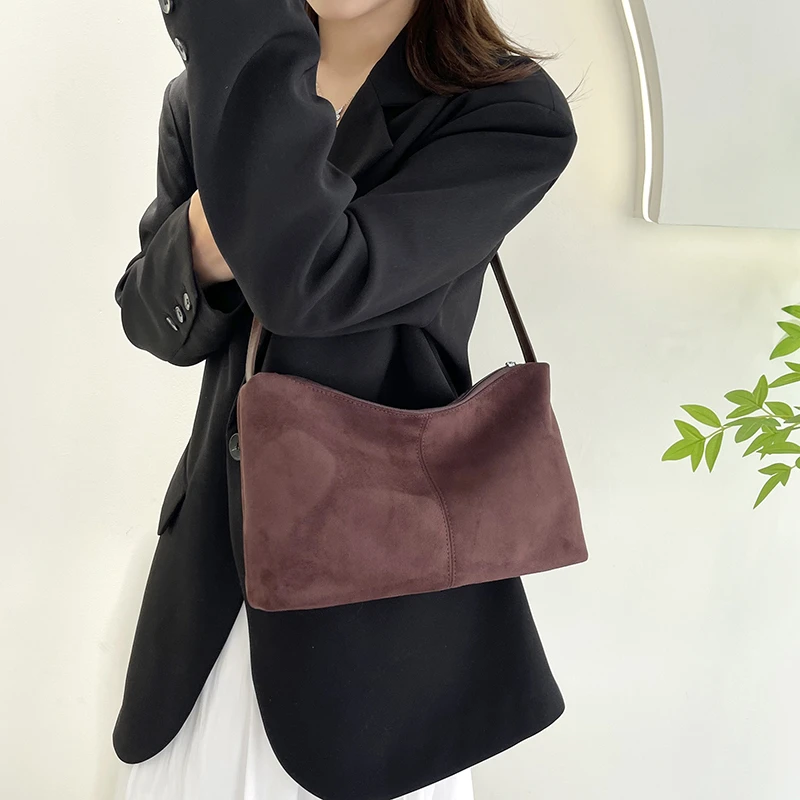 Fashion Versatile Women's PU Leather Single Shoulder Diagonal Cross Bag New Solid Color Simple Casual Commuting Storage Bags
Fashion Versatile Women's PU Leather Single Shoulder Diagonal Cross Bag New Solid Color Simple Casual Commuting Storage Bags