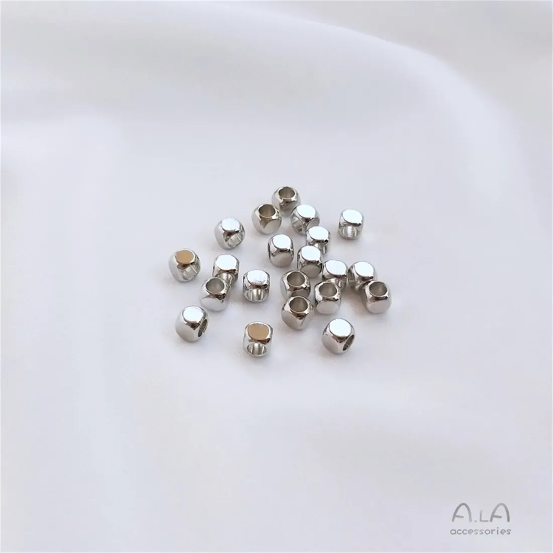 18K Gold Plated Small Square Loose Beads, DIY Accessories for Pearls, Crystals & Jade, White & Matte Gold
18K Gold Plated Small Square Loose Beads, DIY Accessories for Pearls, Crystals & Jade, White & Matte Gold