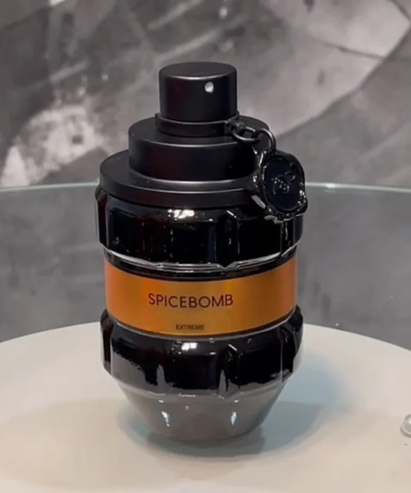 Spicebomb Extreme Eau de Parfum - Warm Woody & Spicy - Cologne for Men - With Notes of Amber & Vanilla
Spicebomb Extreme Eau de Parfum - Warm Woody & Spicy - Cologne for Men - With Notes of Amber & Vanilla
