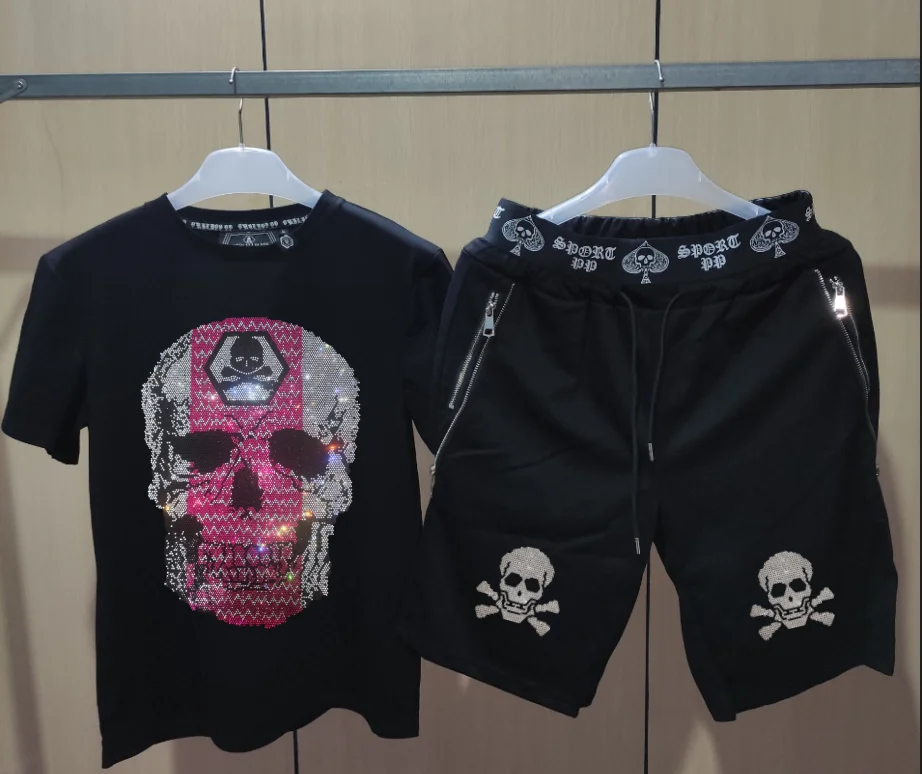 Male brand Sweatsuit Men's Tracksuit T Shirt and Shorts Rhinestones summer Suits Brand
Male brand Sweatsuit Men's Tracksuit T Shirt and Shorts Rhinestones summer Suits Brand