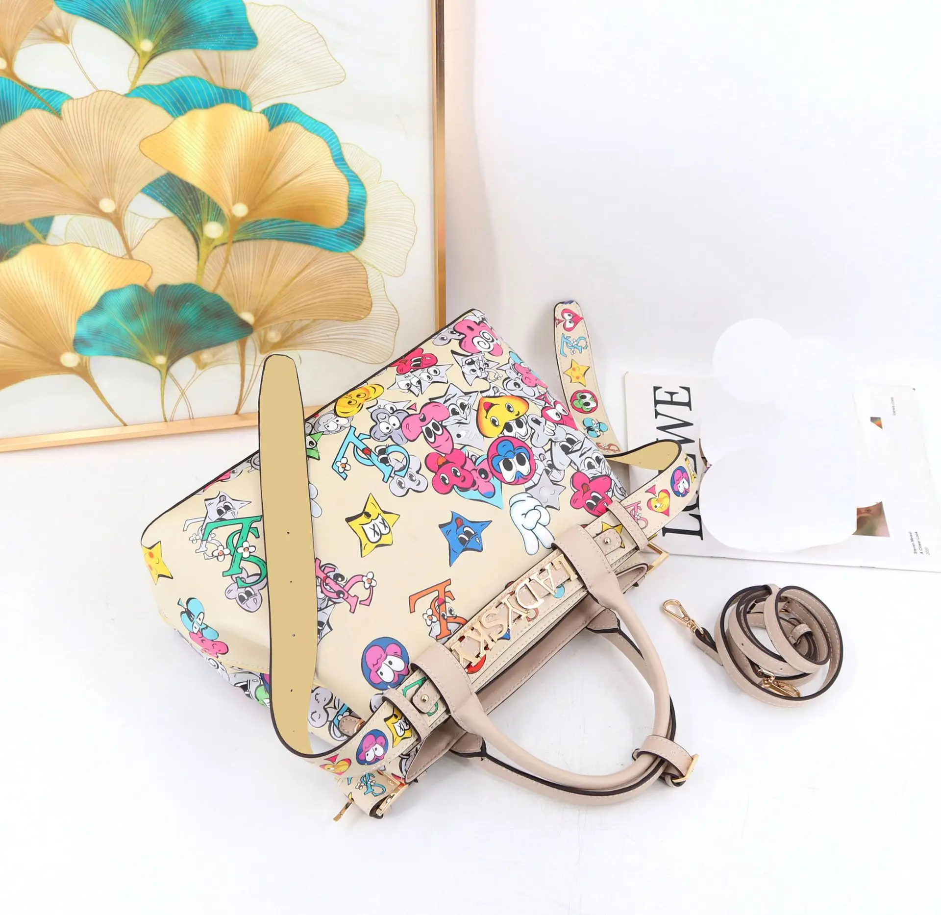 Women's high-quality handbag, casual and fashionable printed handbag, crossbody tote bag
Women's high-quality handbag, casual and fashionable printed handbag, crossbody tote bag