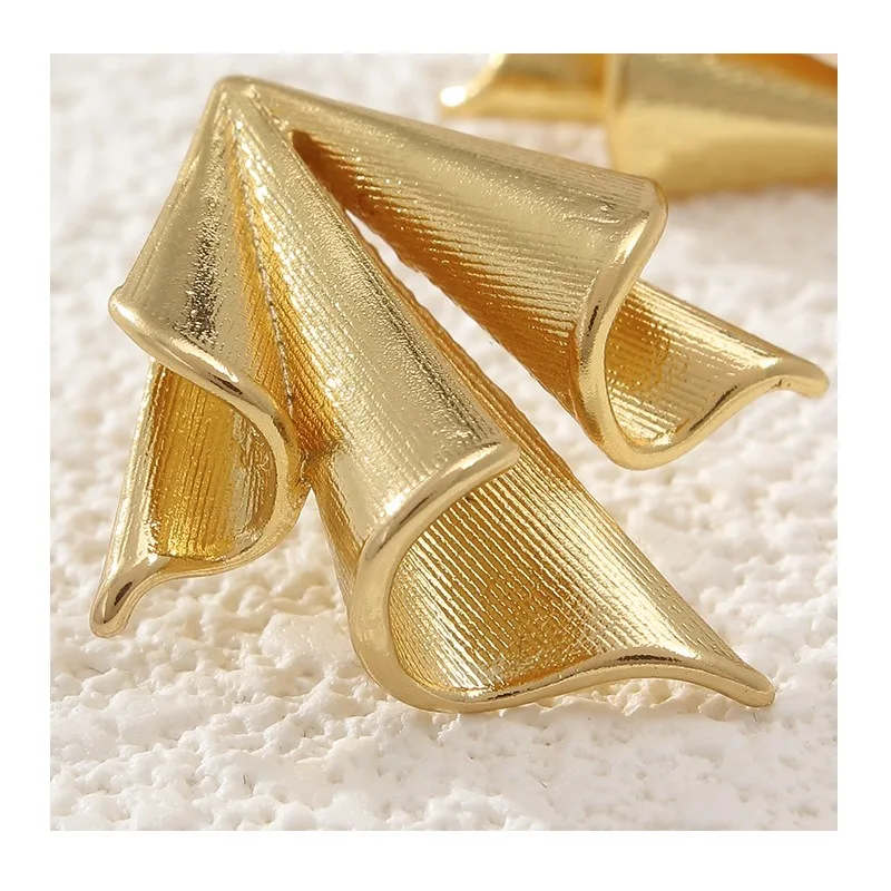 Childhood Paper Airplane Shape Stud Earrings Roller Retro Medieval Skirt Gold Fold Temperament Elegant Geometric Shape Stud Earr
Childhood Paper Airplane Shape Stud Earrings Roller Retro Medieval Skirt Gold Fold Temperament Elegant Geometric Shape Stud Earr