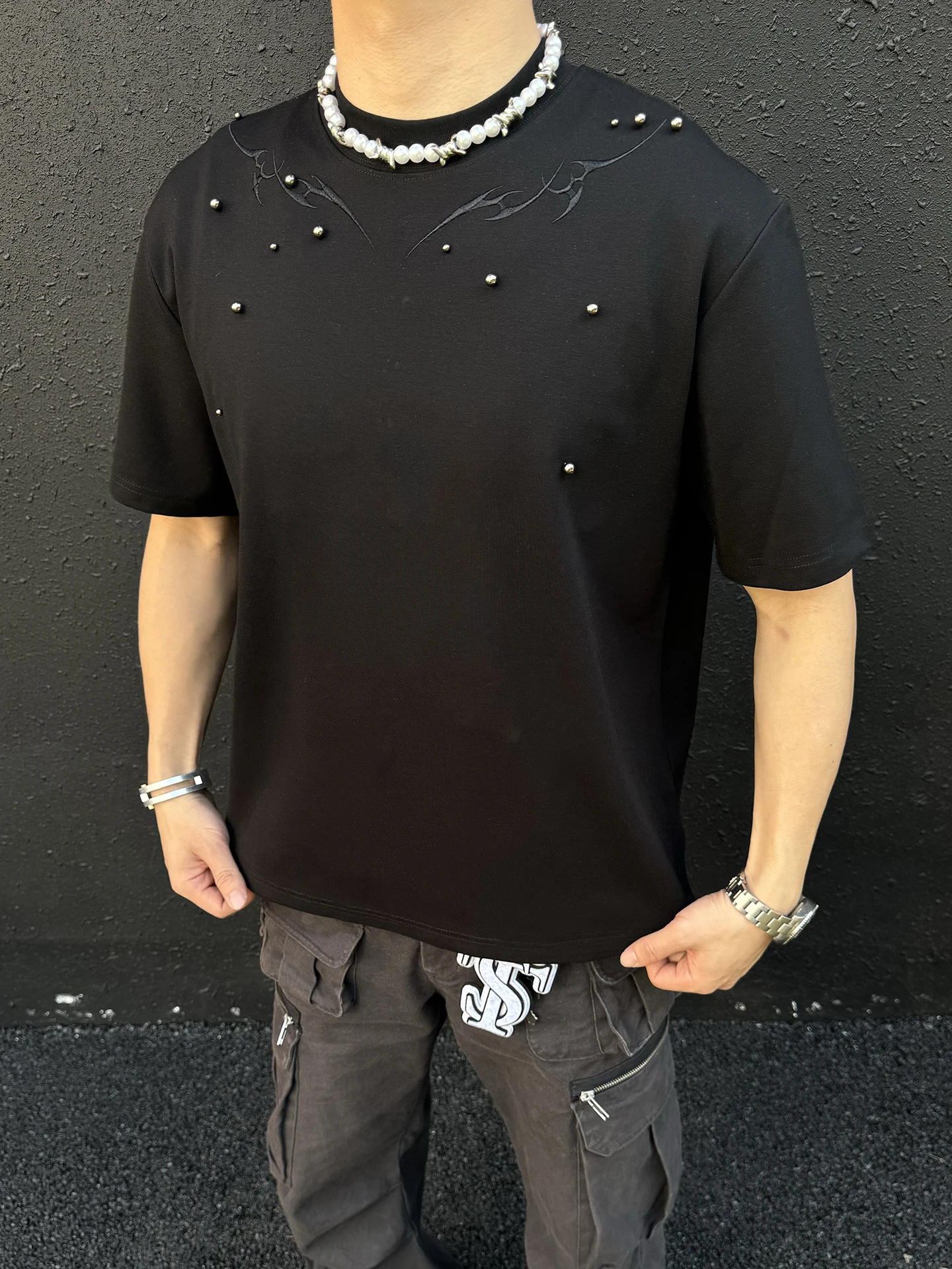 Black Heavy Design Embroidered Short Sleeve T-Shirt Men's American Retro Loose Fit Summer Top Quality Artificial Cotton Breat...
Black Heavy Design Embroidered Short Sleeve T-Shirt Men's American Retro Loose Fit Summer Top Quality Artificial Cotton Breat...
