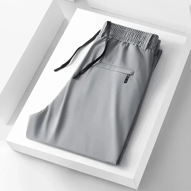 Лето 2022, мужские тонкие повседневные брюки из мягкой ледяной шелковой ткани, модные прямые эластичные брюки в корейском стиле, мужской люксовый бренд
Лето 2022, мужские тонкие повседневные брюки из мягкой ледяной шелковой ткани, модные прямые эластичные брюки в корейском стиле, мужской люксовый бренд