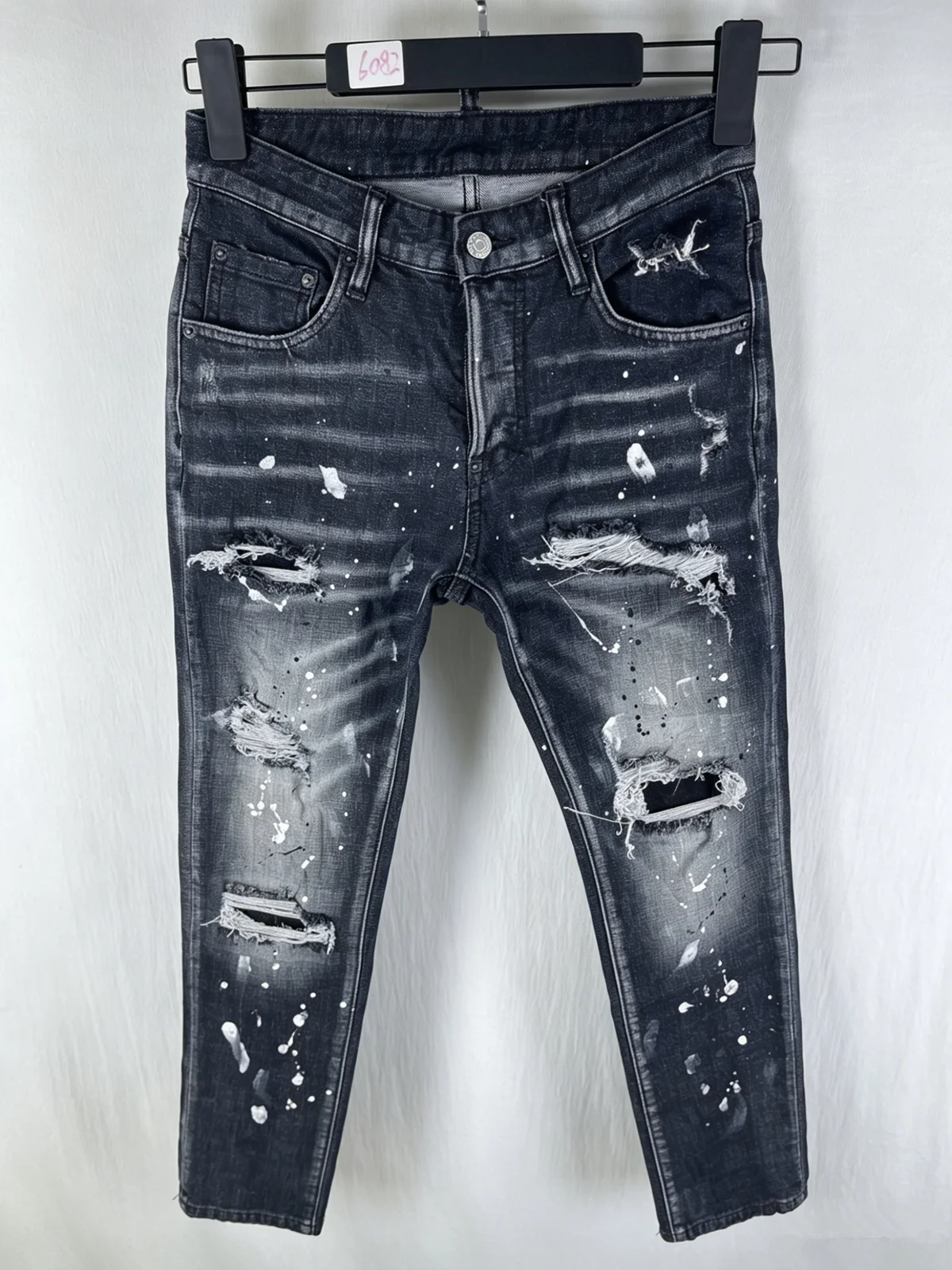6082 Four Seasons New Men's Washed Black Casual Zipper Decorative Straight Printed Graffiti Jeans for Men
6082 Four Seasons New Men's Washed Black Casual Zipper Decorative Straight Printed Graffiti Jeans for Men