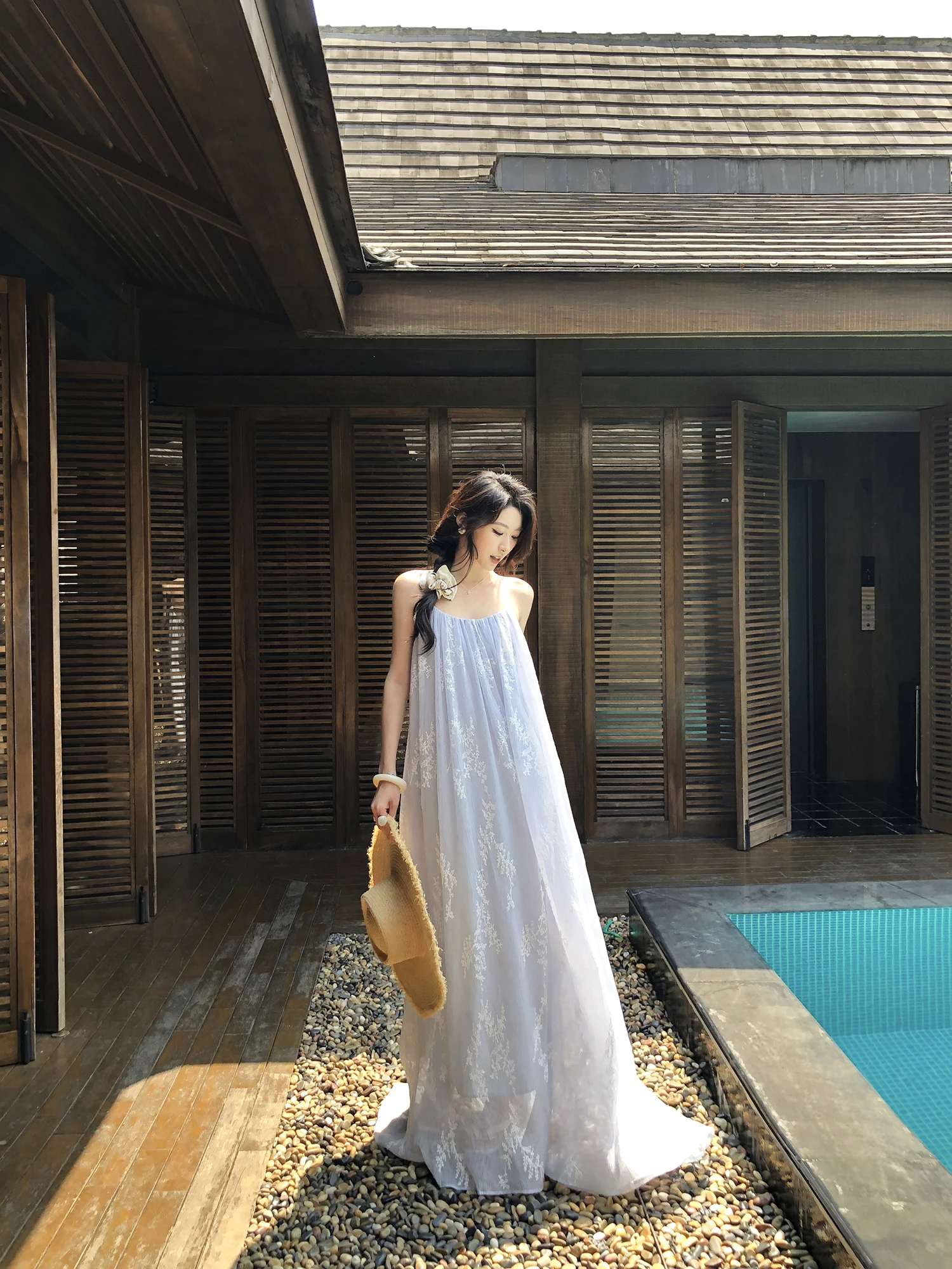 Blue Embroidered Pleated A-Line Dress Backless Atmosphere Feeling Casual Style Polyester Fabric No Sleeve Women's Dress
Blue Embroidered Pleated A-Line Dress Backless Atmosphere Feeling Casual Style Polyester Fabric No Sleeve Women's Dress