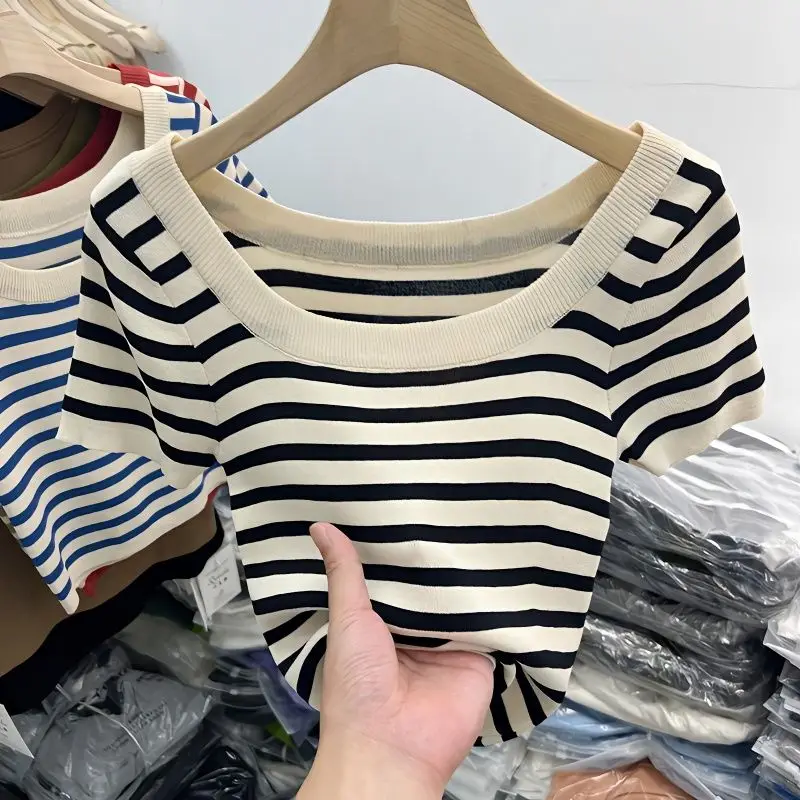 Fashion Korean Simple Casual Versatile Round Neck Striped Ice Silk Knit Short Sleeved T-shirt Women's Patchwork Slim Short Top
Fashion Korean Simple Casual Versatile Round Neck Striped Ice Silk Knit Short Sleeved T-shirt Women's Patchwork Slim Short Top