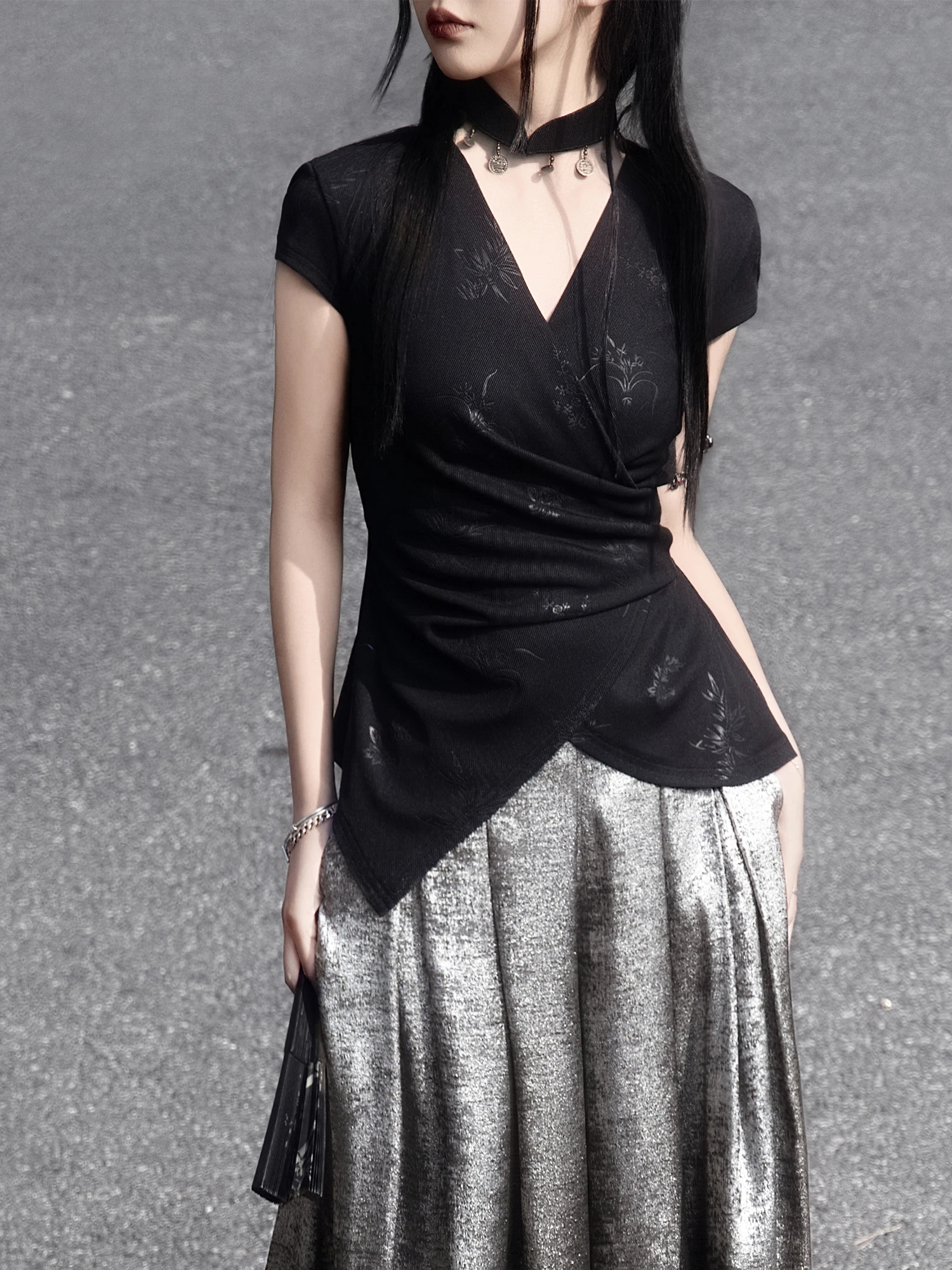 Летняя повседневная футболка-топ с V-образным вырезом, облегающая, вязаная, с коротким рукавом, черная, из смесового полиэстера и спандекса, в китайском стиле
Летняя повседневная футболка-топ с V-образным вырезом, облегающая, вязаная, с коротким рукавом, черная, из смесового полиэстера и спандекса, в китайском стиле