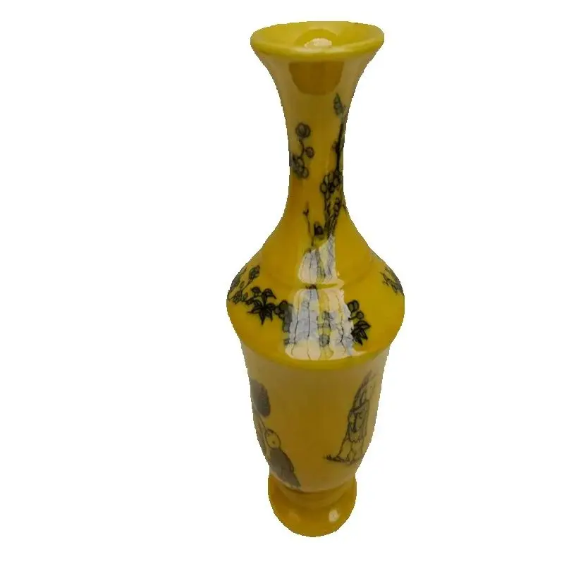 Chinese Old Porcelain yellow glaze with figure painting long neck Vase
Chinese Old Porcelain yellow glaze with figure painting long neck Vase
