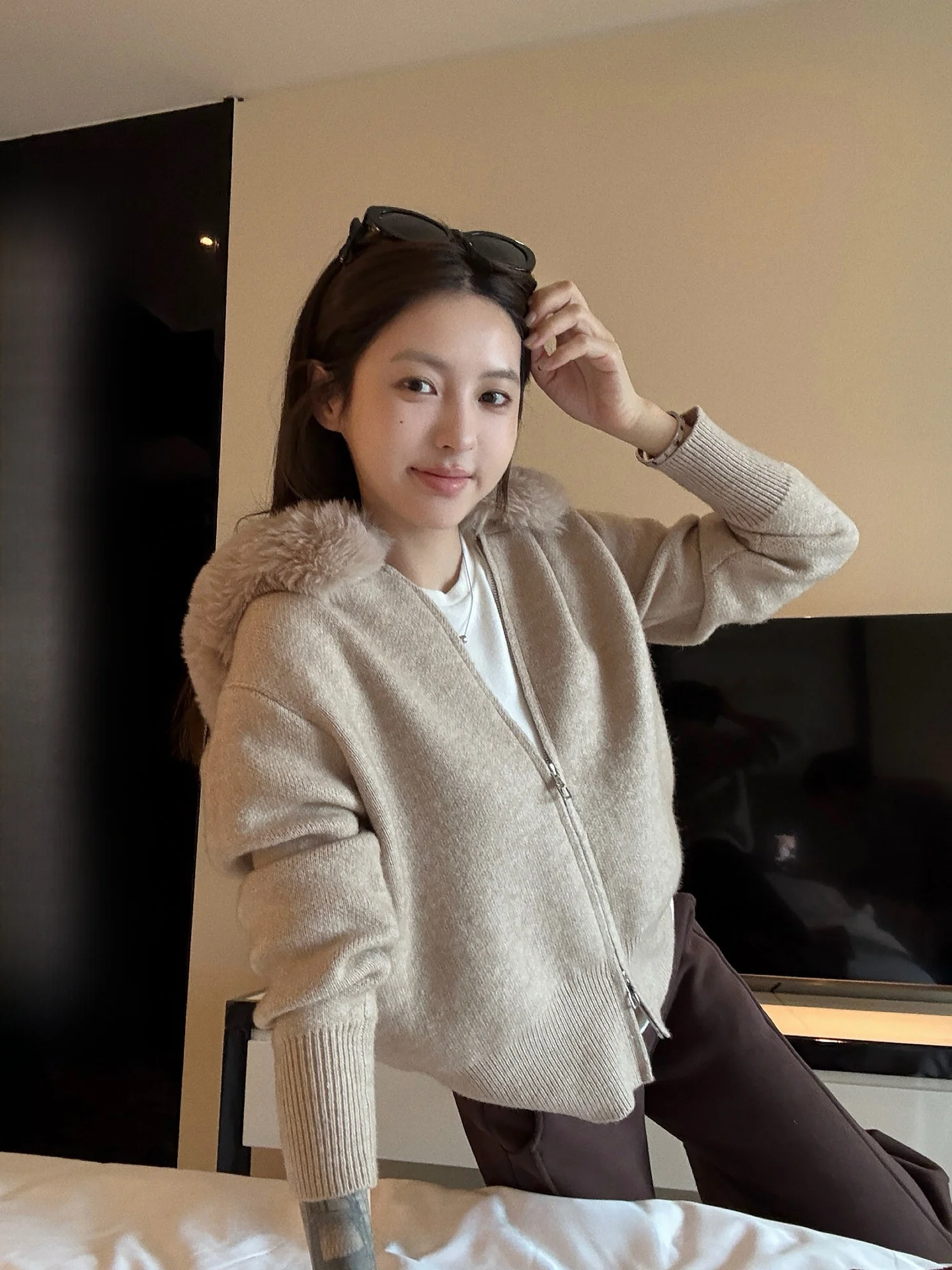 Женский вязаный кардиган NingSi с отстегивающимся меховым воротником, двойной молнией, свободного кроя, стройнящий, с длинными рукавами, повседневный стиль
Женский вязаный кардиган NingSi с отстегивающимся меховым воротником, двойной молнией, свободного кроя, стройнящий, с длинными рукавами, повседневный стиль