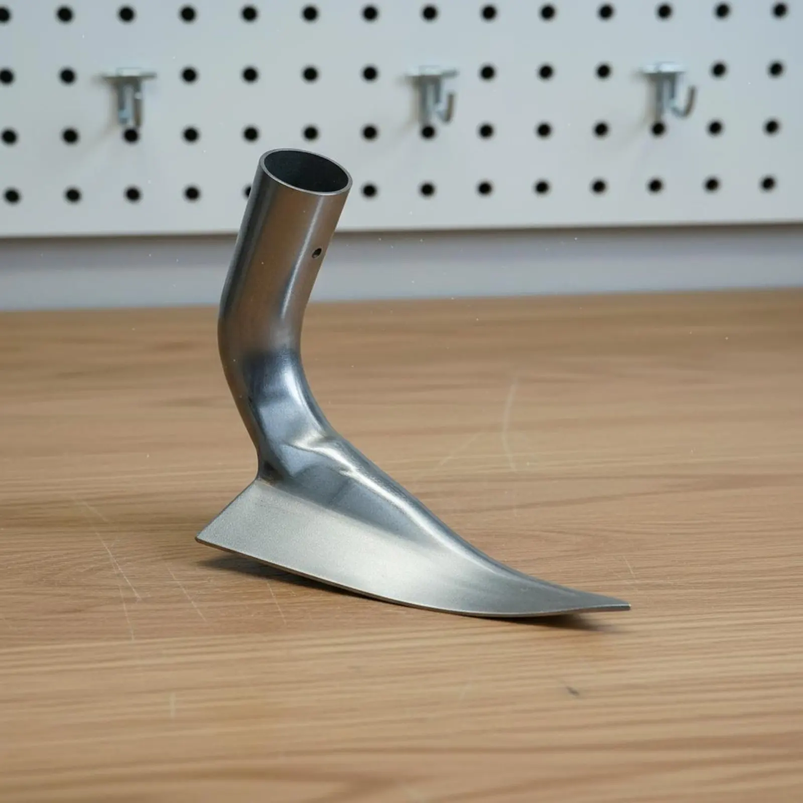 Ditching Hoe Head Manganese Steel Furrowing Hoe Weeding Tool Sharp Tip V-Shaped Design for Farmers, Farm, Garden
Ditching Hoe Head Manganese Steel Furrowing Hoe Weeding Tool Sharp Tip V-Shaped Design for Farmers, Farm, Garden