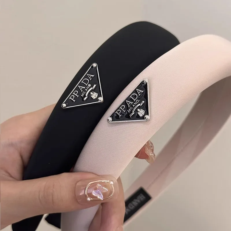 High-end, face-minimizing, high crown stylish hair clip for women
High-end, face-minimizing, high crown stylish hair clip for women