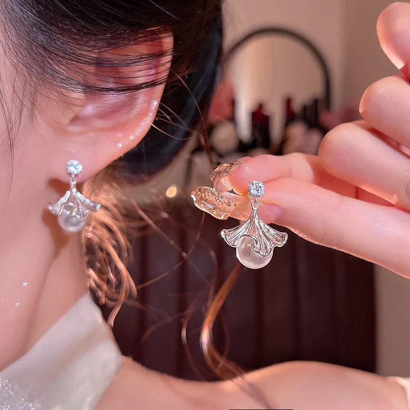 Light Luxury Pearl Flower Earrings Sweet Fairy Style Elegant Temperament Daily Versatile Stud Earrings Jewelry Wholesale
Light Luxury Pearl Flower Earrings Sweet Fairy Style Elegant Temperament Daily Versatile Stud Earrings Jewelry Wholesale