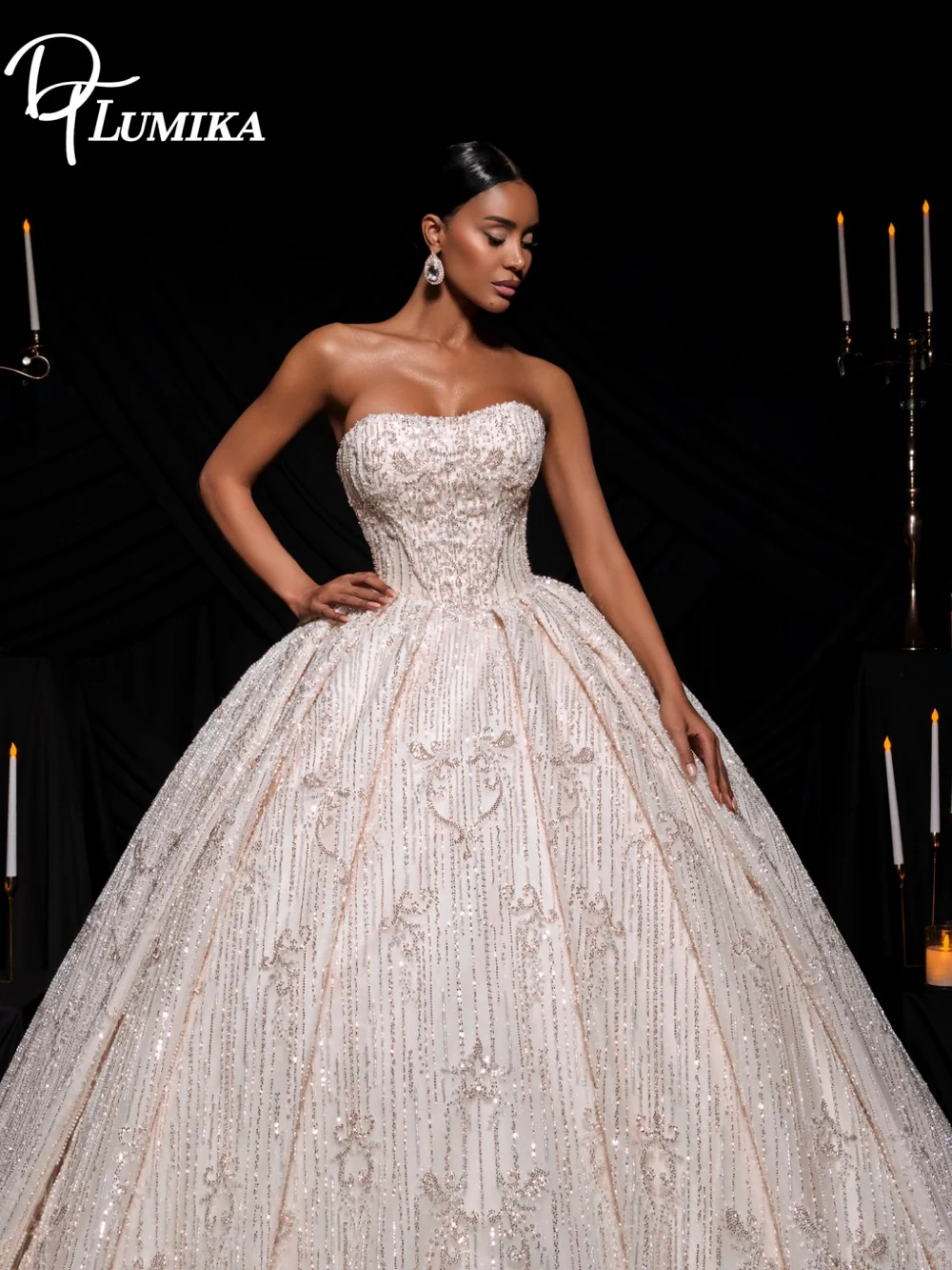 Luxurious Strapless Wedding Dress Intricate Vintage Beaded Embroidery Glamorous Cathedral Train Bridal Gown Vestidos De Novia
Luxurious Strapless Wedding Dress Intricate Vintage Beaded Embroidery Glamorous Cathedral Train Bridal Gown Vestidos De Novia