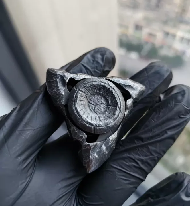 Used EDC Faiz EDC stainless steel decompression toy
Used EDC Faiz EDC stainless steel decompression toy