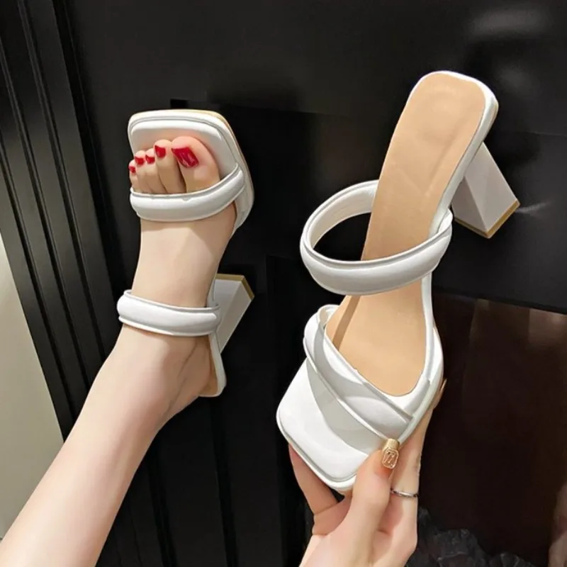 Fashionable One-piece Slippers for Women in Summer, Square Heel High Heels, 2026 New Square Toe Style Cool Slippers
Fashionable One-piece Slippers for Women in Summer, Square Heel High Heels, 2026 New Square Toe Style Cool Slippers