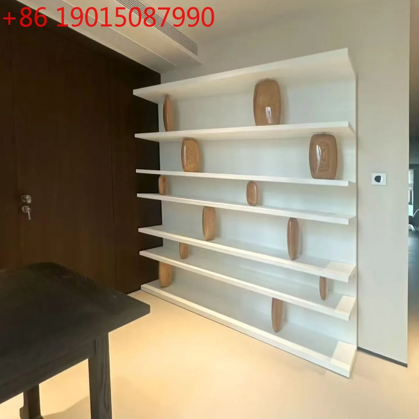 Italian high-end solid wood bookshelf floor-to-wall modern light luxury high-end art villa multi-layer storage shelf
Italian high-end solid wood bookshelf floor-to-wall modern light luxury high-end art villa multi-layer storage shelf