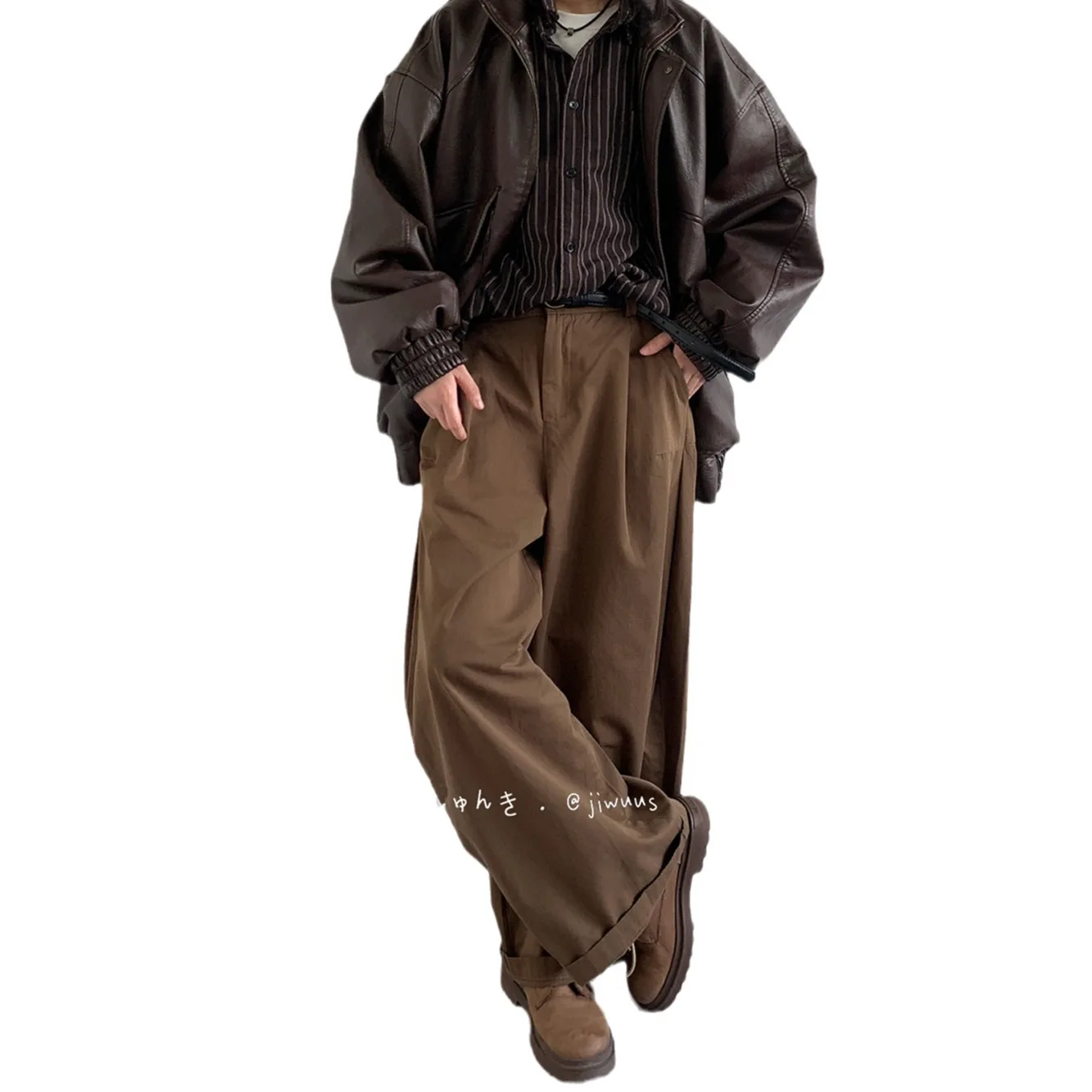 Japanese Men's Autumn and Winter Drooping Trousers Retro High Waist Slimming Straight Wide-leg Loose Casual Trousers
Japanese Men's Autumn and Winter Drooping Trousers Retro High Waist Slimming Straight Wide-leg Loose Casual Trousers