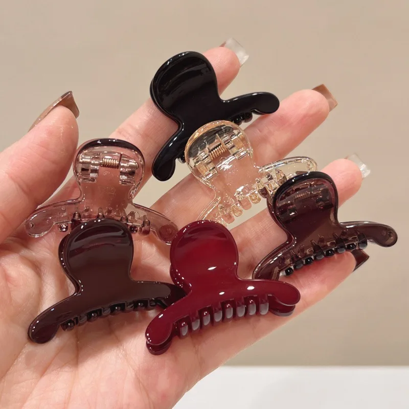 2 шт. Модные универсальные глянцевые маленькие заколки-крабы в корейском и французском стиле, элегантные, черные и коричневые, для челки
2 шт. Модные универсальные глянцевые маленькие заколки-крабы в корейском и французском стиле, элегантные, черные и коричневые, для челки