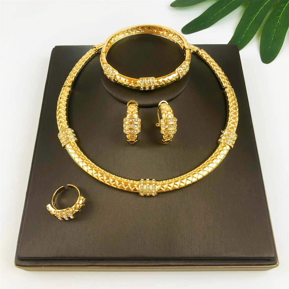 Elegant 18K Gold Plated Jewelry Set Women Luxurious Necklace Earrings Bracelet Ring 4pcs Jewelry Set Wedding Party Accessories
Elegant 18K Gold Plated Jewelry Set Women Luxurious Necklace Earrings Bracelet Ring 4pcs Jewelry Set Wedding Party Accessories