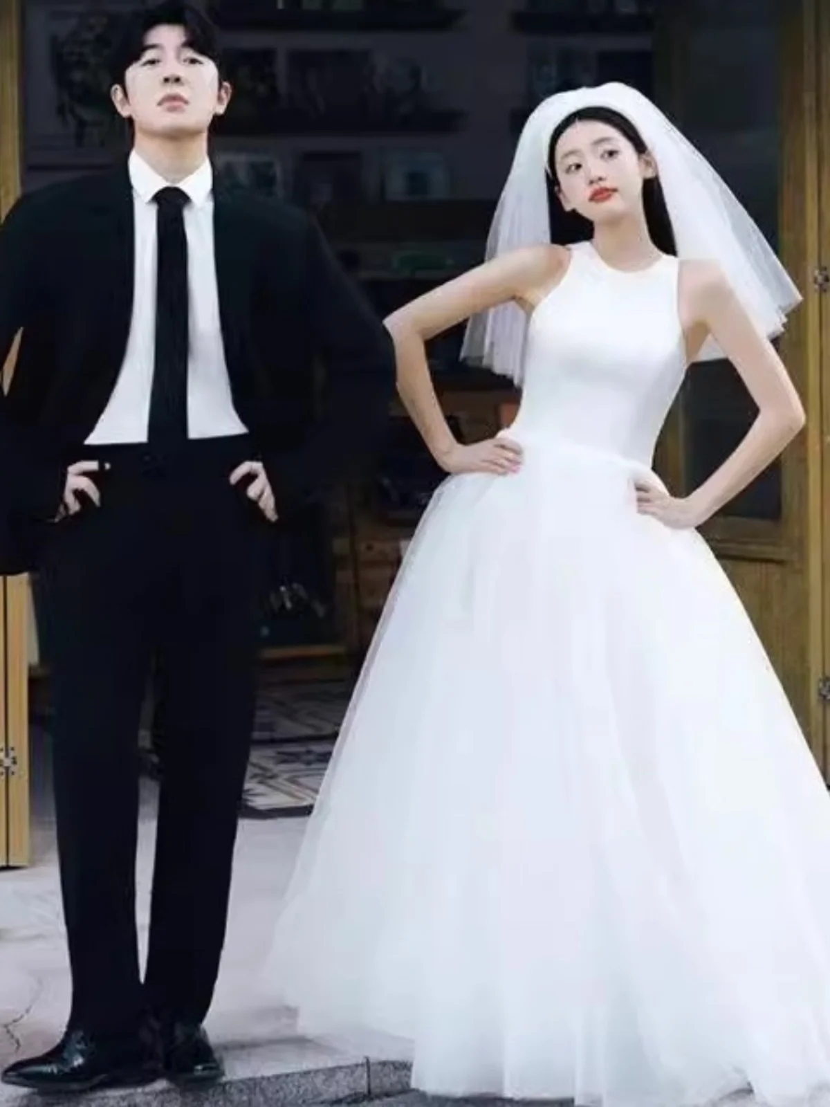 Korean Style Lightweight Wedding Dress Simple round Neck Sleeveless Floor Length Slimming Waist Satin Fabric Gown for Bride
Korean Style Lightweight Wedding Dress Simple round Neck Sleeveless Floor Length Slimming Waist Satin Fabric Gown for Bride