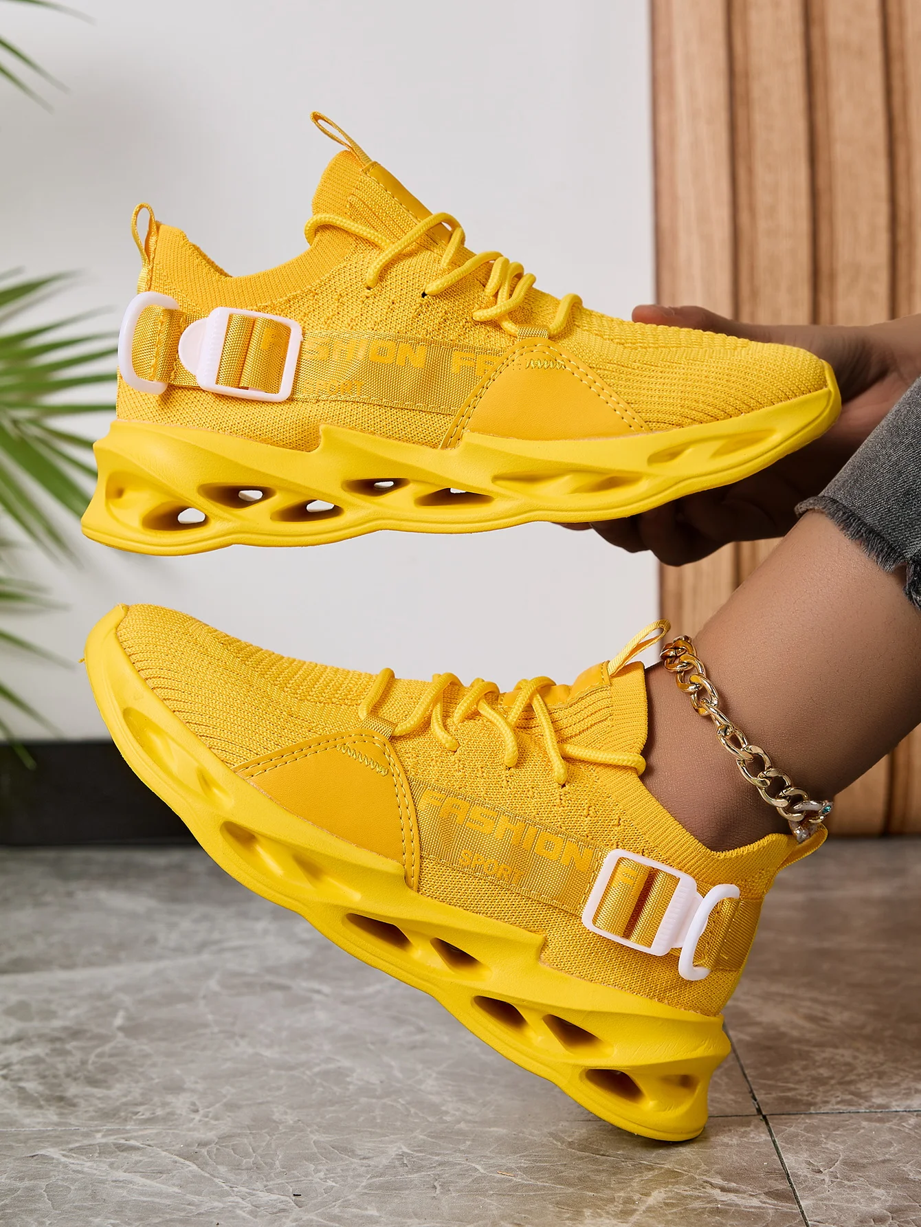 Yellow Breathable Mesh Running Shoes Blade Sole Lightweight Shock Absorption Sneakers for Men Women
Yellow Breathable Mesh Running Shoes Blade Sole Lightweight Shock Absorption Sneakers for Men Women