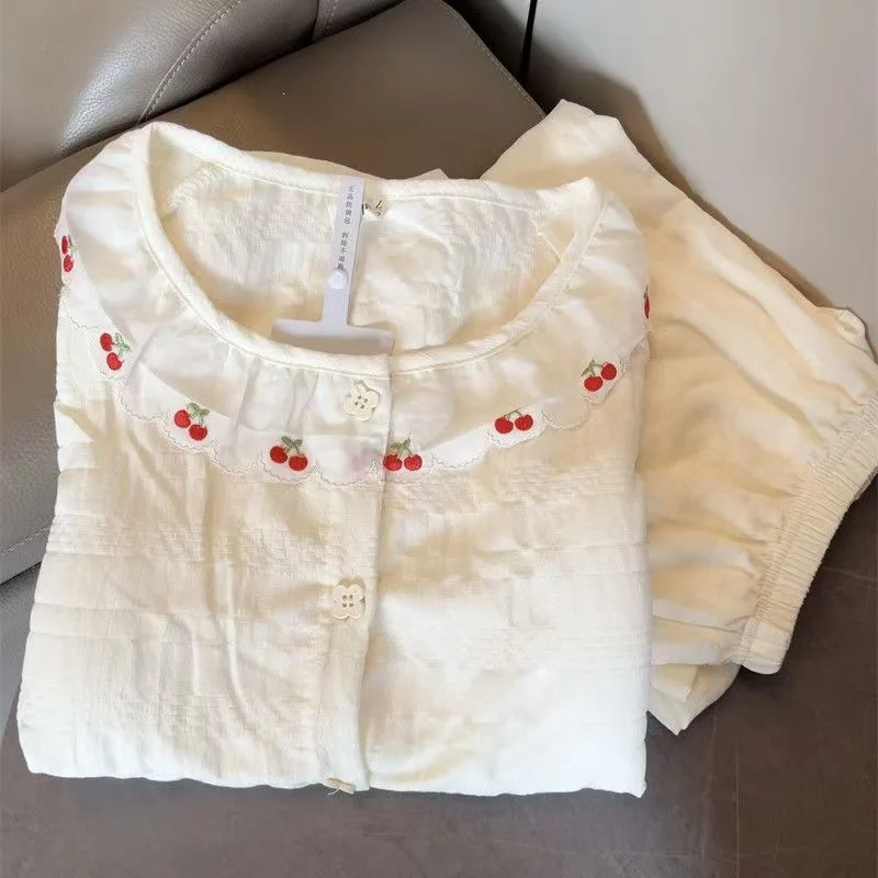 Spring New Cloud Cotton Sleepwear Women Long Sleeve Long Pants Cream Cherry Embroidery with Chest Pad Sweet Home Clothes Set
Spring New Cloud Cotton Sleepwear Women Long Sleeve Long Pants Cream Cherry Embroidery with Chest Pad Sweet Home Clothes Set