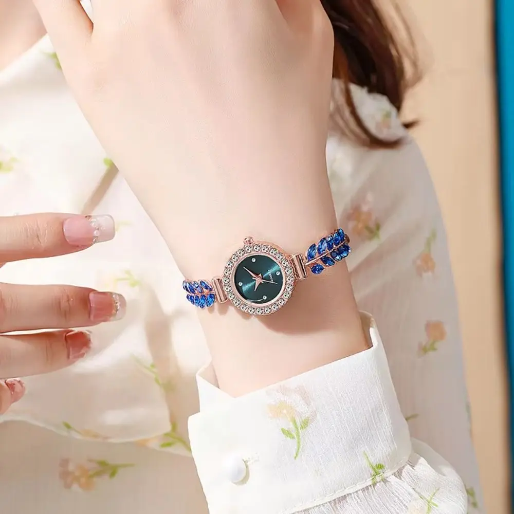Slim Strap Ladies Quartz Watch Round Dial Leaf Design Women Quartz Watch Pull Adjustable Small Dial Rhinestone Watch Casual Wear
Slim Strap Ladies Quartz Watch Round Dial Leaf Design Women Quartz Watch Pull Adjustable Small Dial Rhinestone Watch Casual Wear
