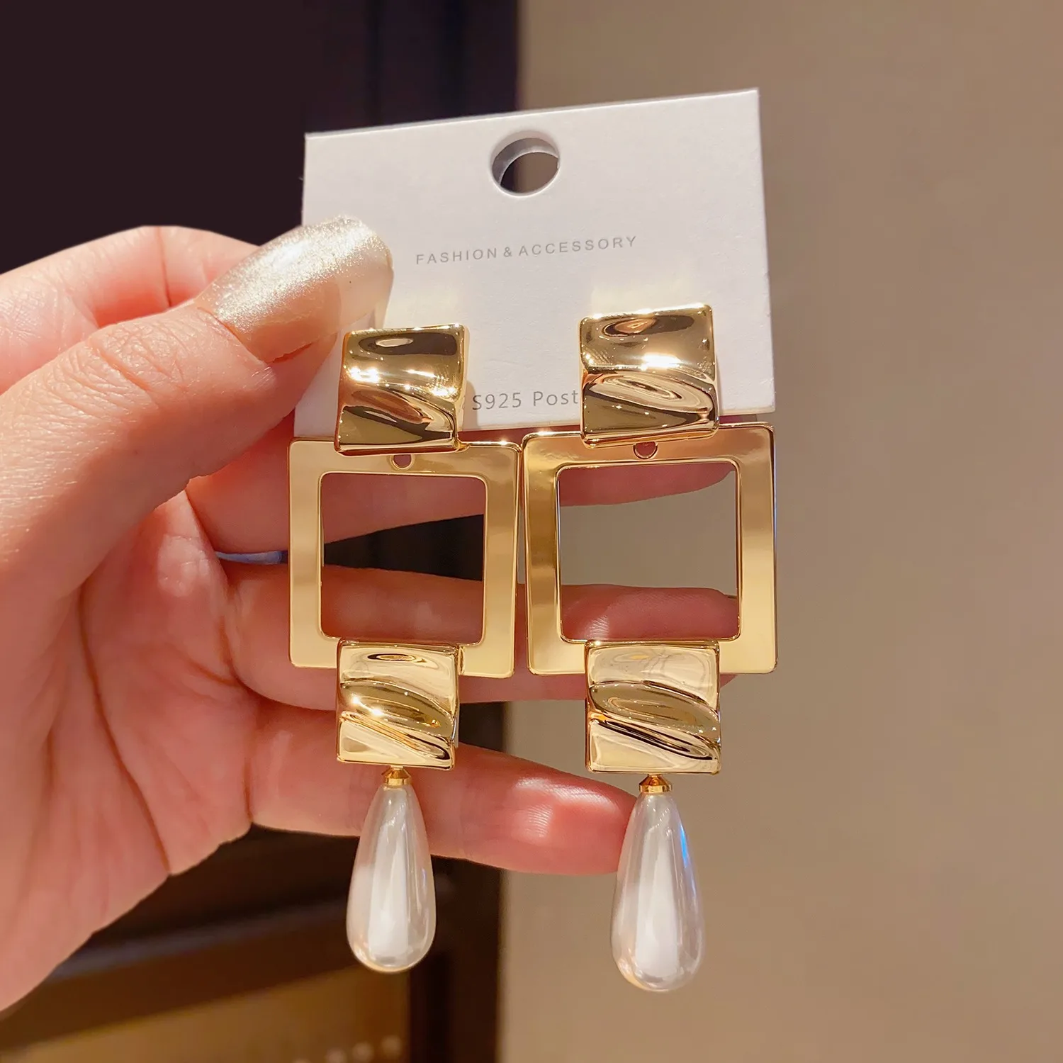 Geometric Square Pearl Drop Earrings, Classic High-End Niche Ear Dangles, Personalized Minimalist Women's Earrings
Geometric Square Pearl Drop Earrings, Classic High-End Niche Ear Dangles, Personalized Minimalist Women's Earrings