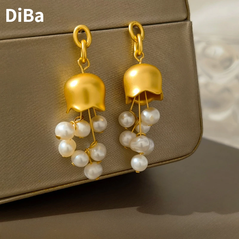 Modern Jewelry Small Bell High Quality Metal Pearl Earrings For Women 2024 Trend New Hot Sale Girl Gift Popular Accessories
Modern Jewelry Small Bell High Quality Metal Pearl Earrings For Women 2024 Trend New Hot Sale Girl Gift Popular Accessories