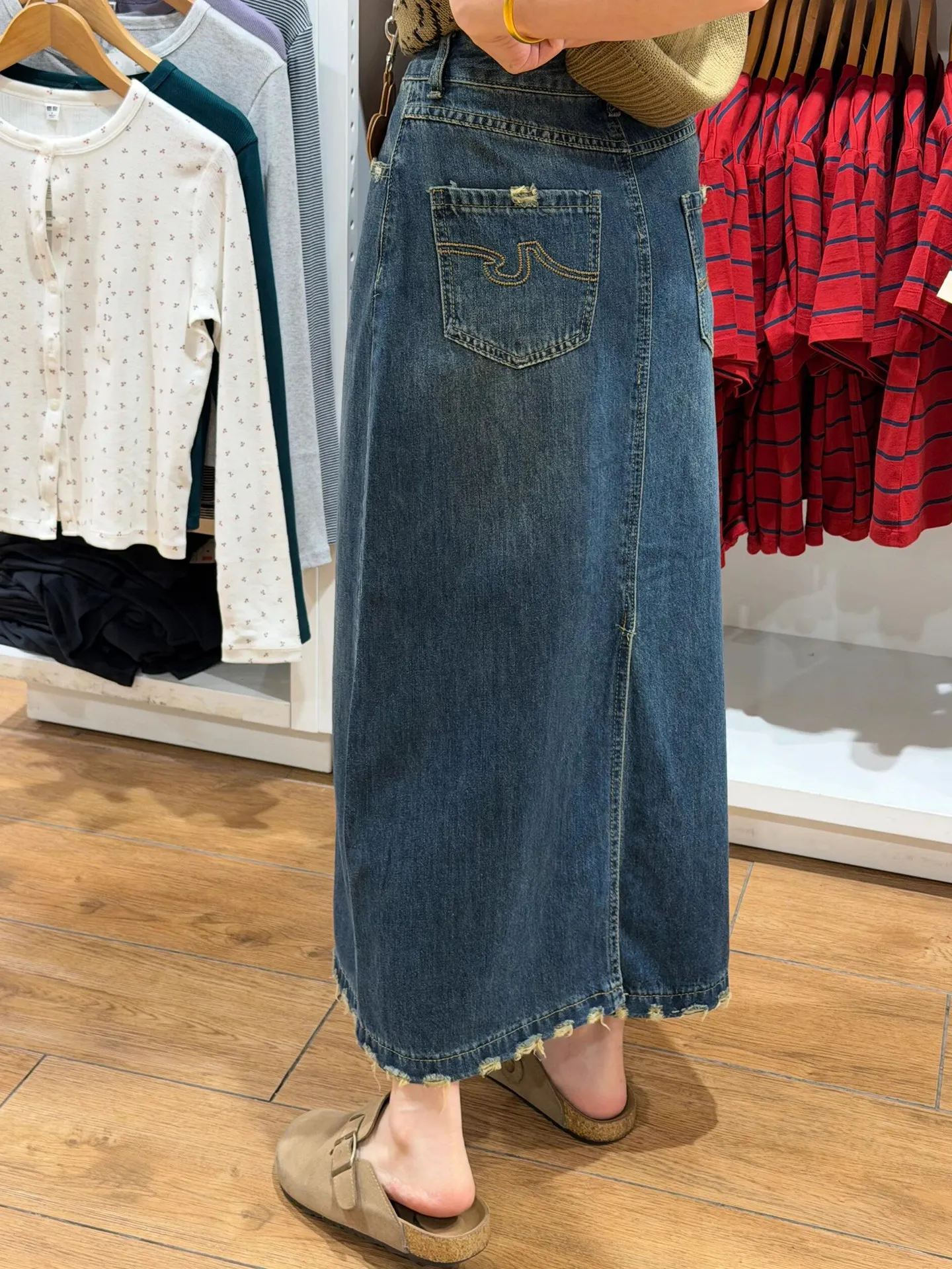 Retro High Waist A-Line Denim Skirt Women's Fashion City Commute Back Split Skirts Trendy Mid-Length Slimming Effect
Retro High Waist A-Line Denim Skirt Women's Fashion City Commute Back Split Skirts Trendy Mid-Length Slimming Effect
