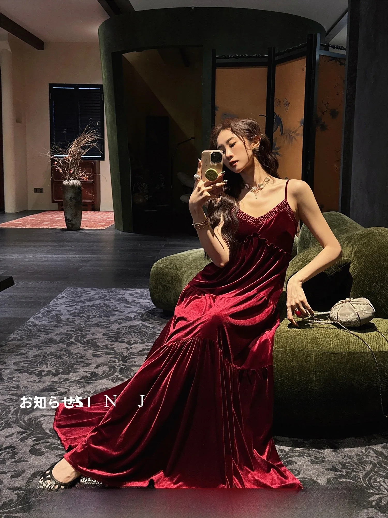 Женская повседневная юбка А-силуэта Sanji Bla Flower Quui Mian Long с вышивкой и ремешками, зимняя модная коллекция
Женская повседневная юбка А-силуэта Sanji Bla Flower Quui Mian Long с вышивкой и ремешками, зимняя модная коллекция