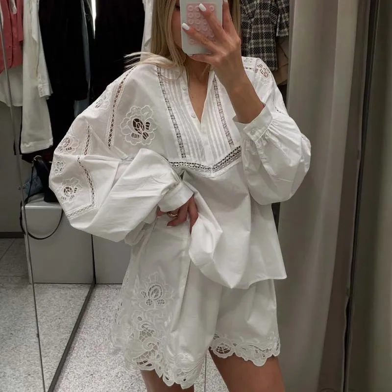 Jastie Spring 2025 Women Embroidery Hollow Out White Blouse Long Sleeve O Neck Casual Loose Shirt Female Tops
Jastie Spring 2025 Women Embroidery Hollow Out White Blouse Long Sleeve O Neck Casual Loose Shirt Female Tops