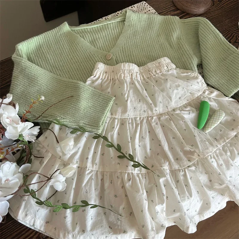 Korean Children's Clothing 2025 New Autumn Girls' Knitted Cardigan Stylish Camisole Baby Casual Pants Three Piece Set Trendy
Korean Children's Clothing 2025 New Autumn Girls' Knitted Cardigan Stylish Camisole Baby Casual Pants Three Piece Set Trendy