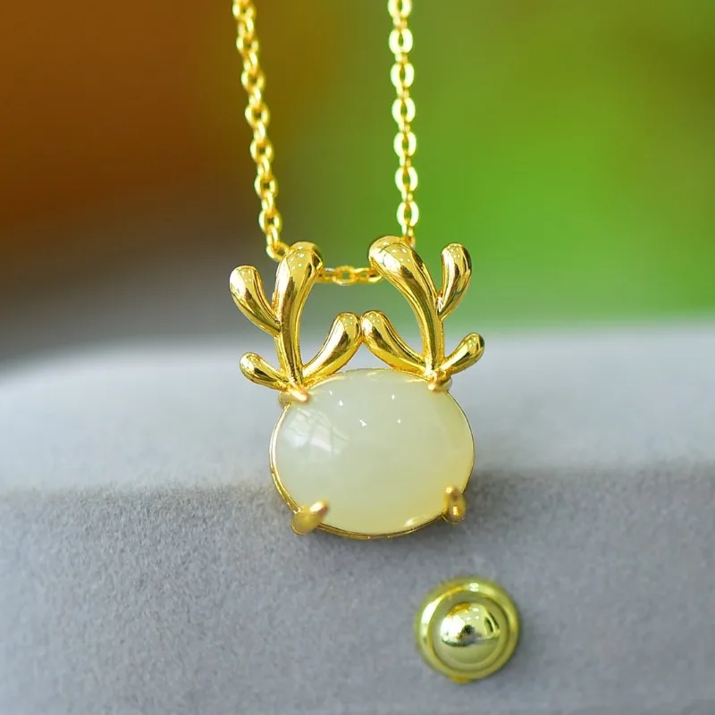 Exquisite Copper Inlaid Hetian Jade Yilu Has Your Fashionable and Simple Pendant.
Exquisite Copper Inlaid Hetian Jade Yilu Has Your Fashionable and Simple Pendant.