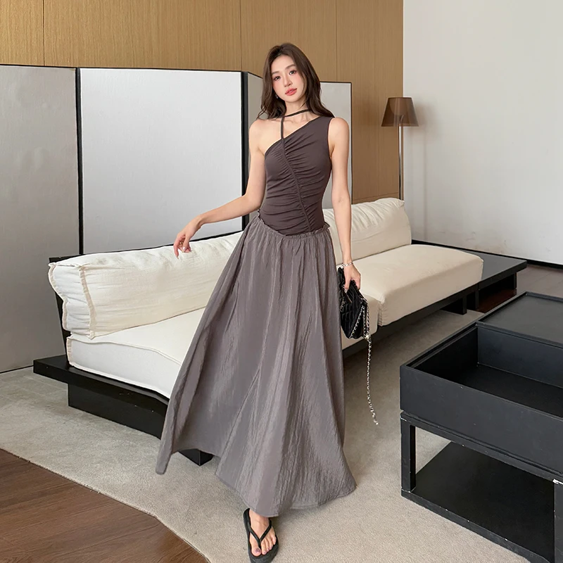 2025 Summer New Chic Irregular Pleated Design Slanted Shoulder Sleeveless Slim Long Dress Party Club
2025 Summer New Chic Irregular Pleated Design Slanted Shoulder Sleeveless Slim Long Dress Party Club