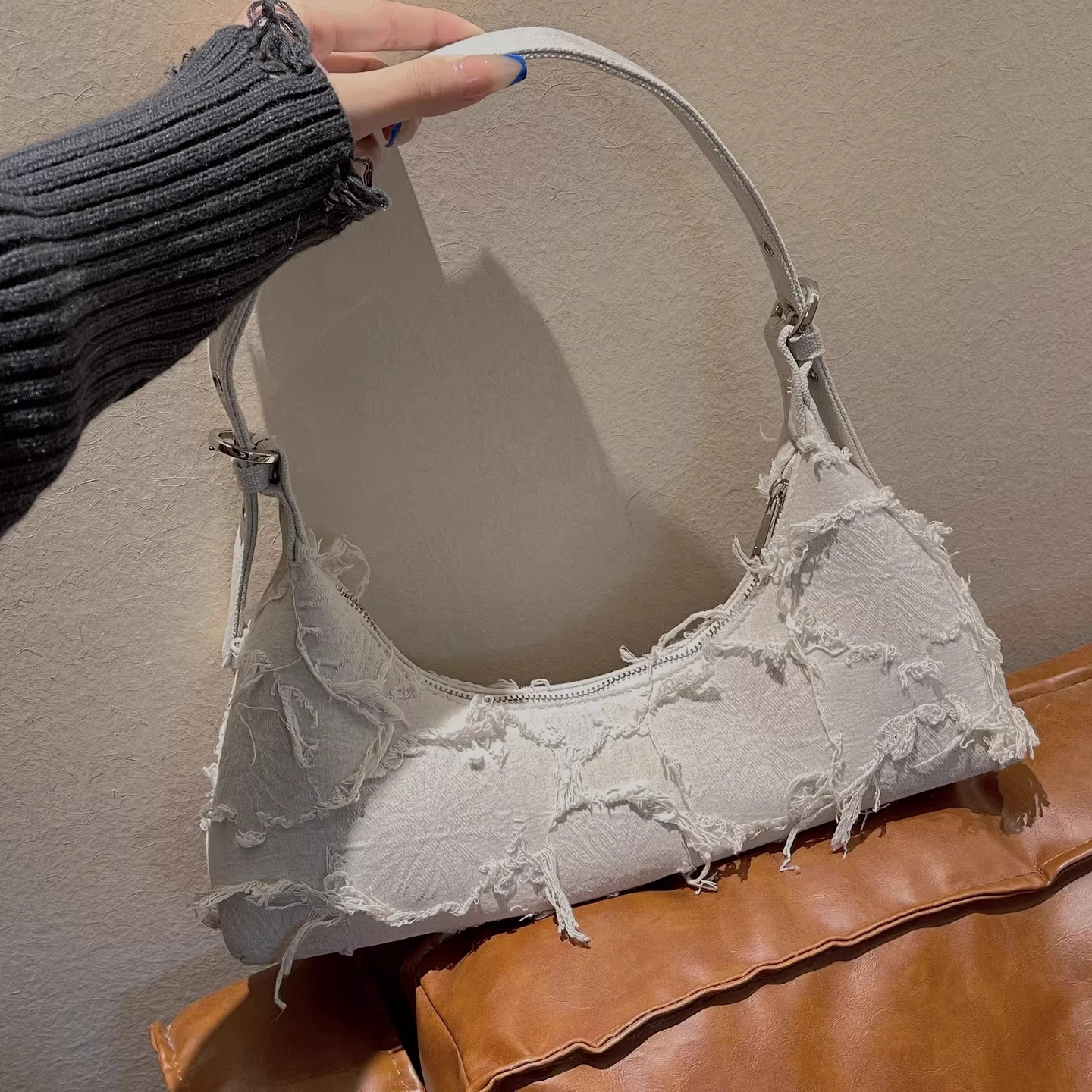 Linen Canvas Patchwork Tassel Details Hobo Underarm Shoulder Bag,Lightweight Everyday Handbag,French Long Stick Crescent Purse
Linen Canvas Patchwork Tassel Details Hobo Underarm Shoulder Bag,Lightweight Everyday Handbag,French Long Stick Crescent Purse