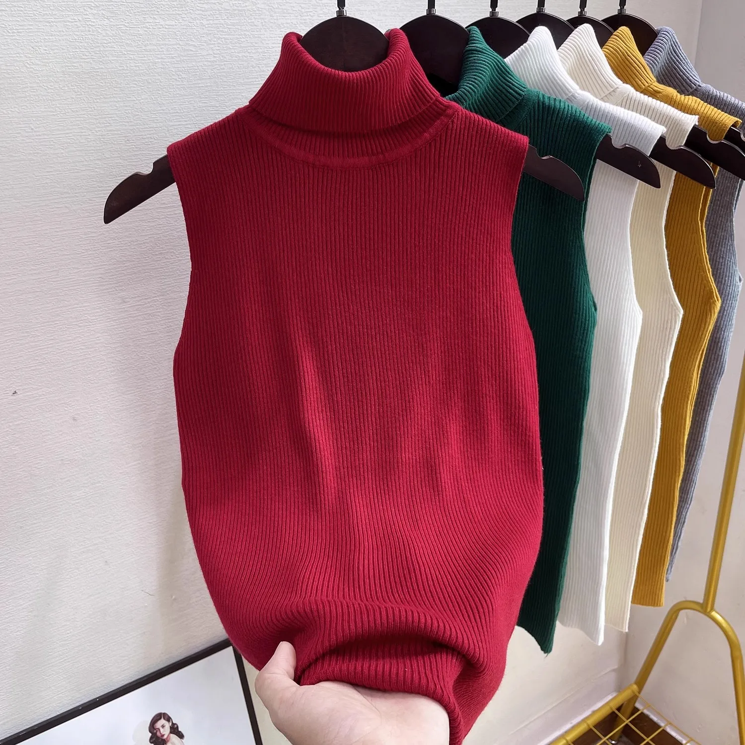 2025 Women Tank Tops Sexy Sleeveless Sweater Winter Turtleneck Sweater Women Simple Versatile Slim Solid Knitted Sweater Vest
2025 Women Tank Tops Sexy Sleeveless Sweater Winter Turtleneck Sweater Women Simple Versatile Slim Solid Knitted Sweater Vest