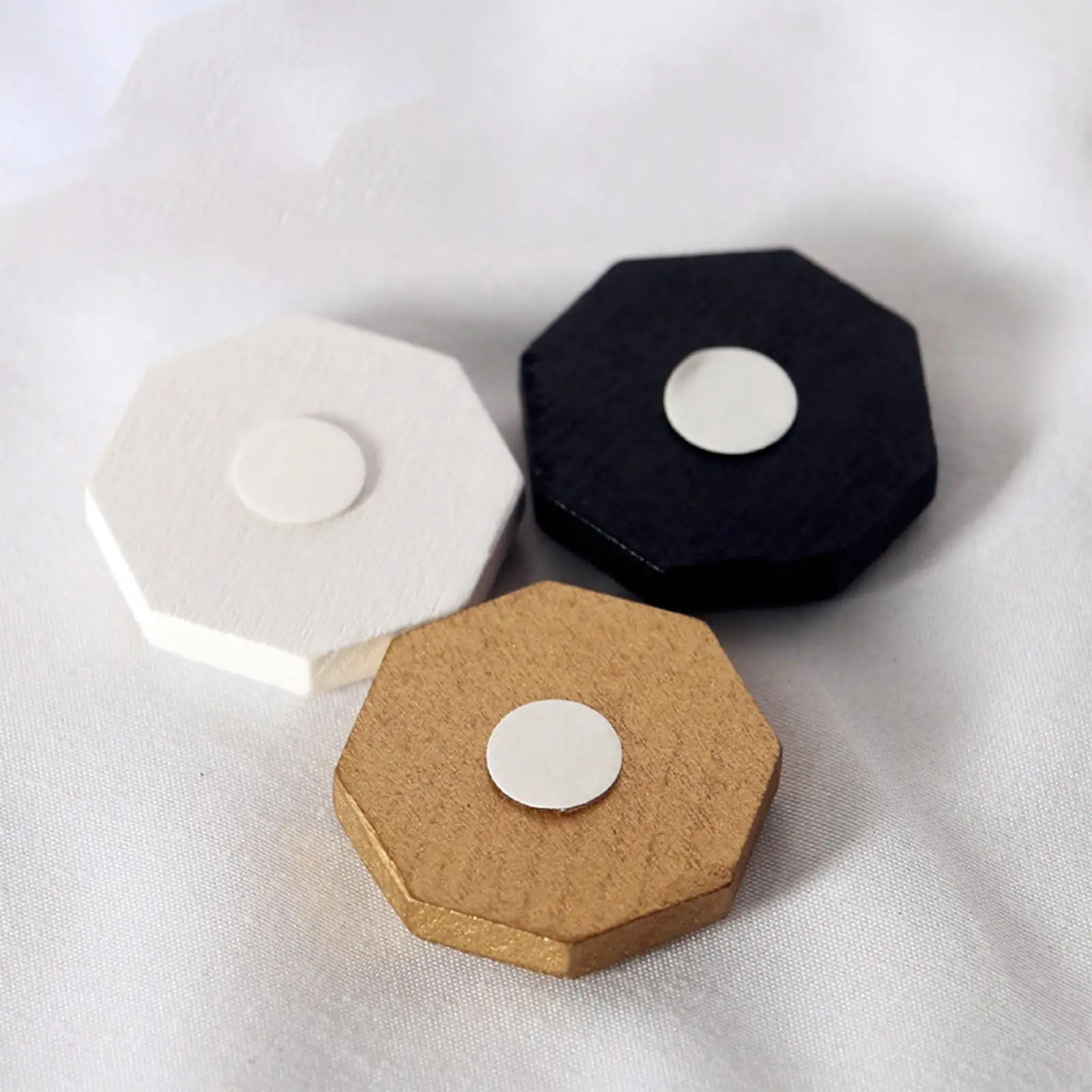 Small Miniature Clock Black PP Portable Wall Decor Toy Accessory for Dollhouse Mini Furniture Set
Small Miniature Clock Black PP Portable Wall Decor Toy Accessory for Dollhouse Mini Furniture Set