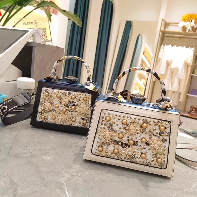 Spring and Summer New Water Diamond Pearl Rivet Embroidered Handbag One Shoulder Crossbody Banquet Dress Versatile Women's Bag
Spring and Summer New Water Diamond Pearl Rivet Embroidered Handbag One Shoulder Crossbody Banquet Dress Versatile Women's Bag