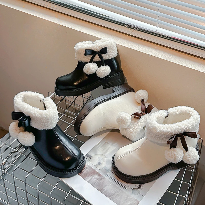 Girls' Boots 2024 Winter Fashion Bow Hairball Cotton Shoes Korean Round Toe Princess Boots Warm Plush Children Leather Boots
Girls' Boots 2024 Winter Fashion Bow Hairball Cotton Shoes Korean Round Toe Princess Boots Warm Plush Children Leather Boots