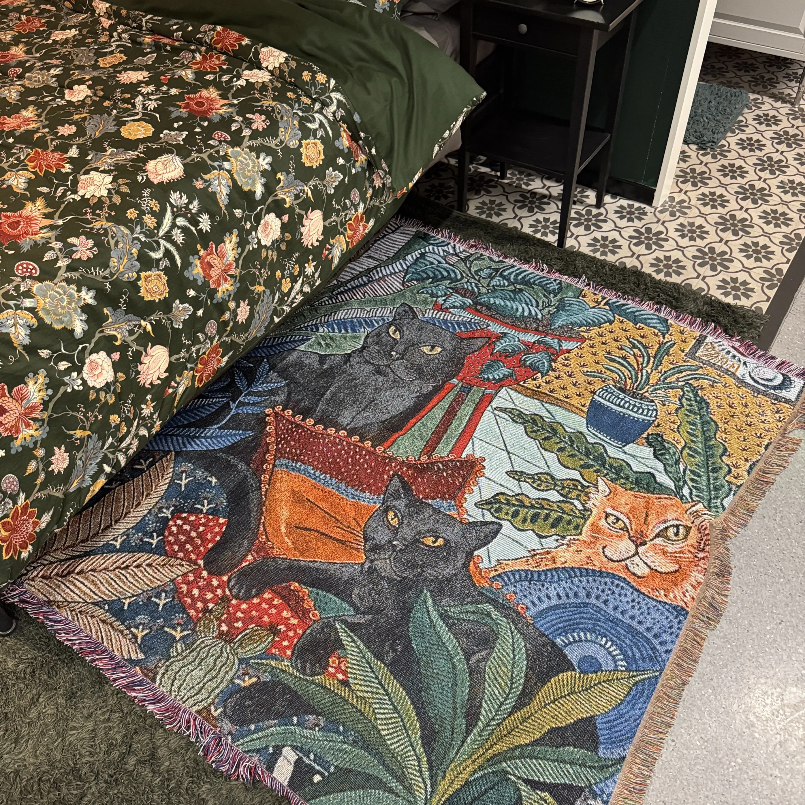 Retro Bohemian Artist Decorative Carpet Hungarian Tapestry Wall Hanging Cotton Home Fabric Art Other Pattern European Style
Retro Bohemian Artist Decorative Carpet Hungarian Tapestry Wall Hanging Cotton Home Fabric Art Other Pattern European Style