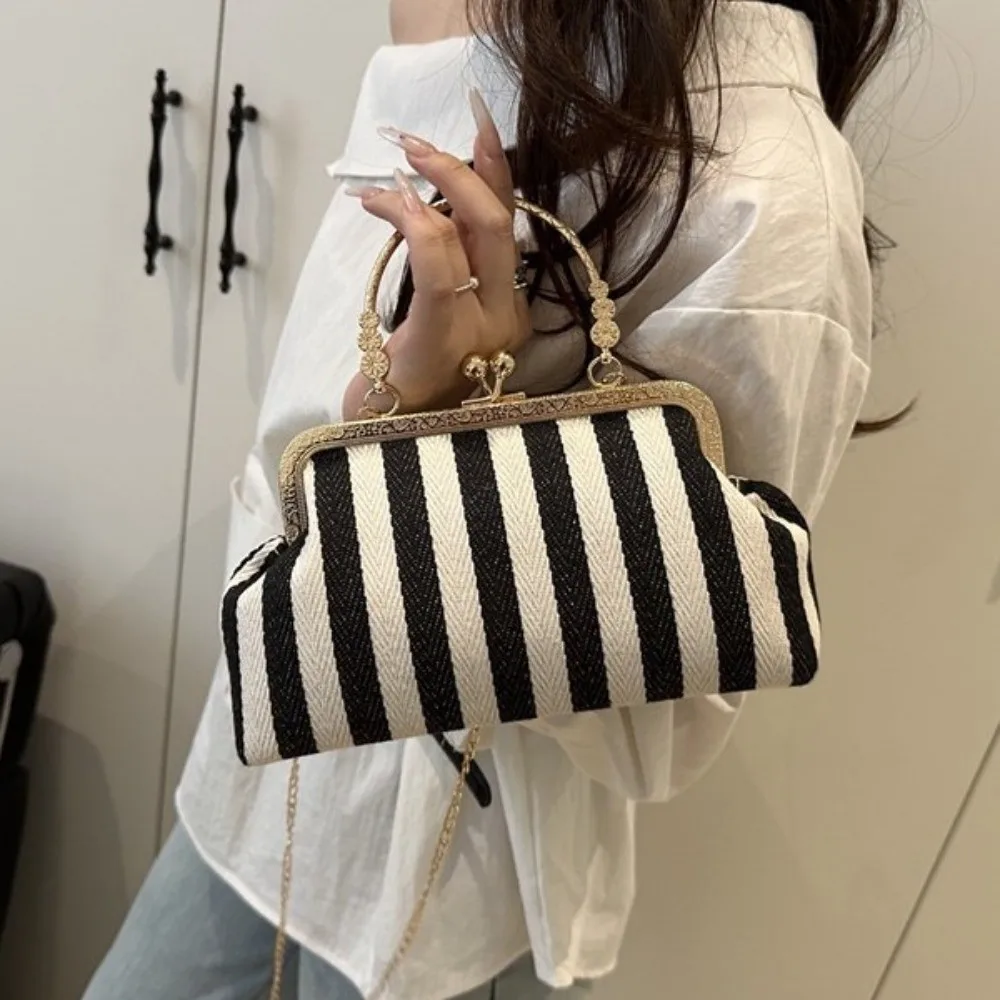 Retro Kiss Lock Shoulder Bags Contrast Color Minimalist Design Striped Crossbody Bag Chain Popular Design Handbags Daily Use
Retro Kiss Lock Shoulder Bags Contrast Color Minimalist Design Striped Crossbody Bag Chain Popular Design Handbags Daily Use