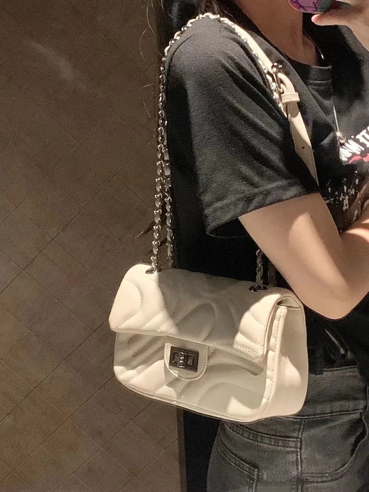 Hong Kong Fonck2025 New Leather Women's Bag Small Design Chic Diamond Grid Chain Shoulder Bag Underarm Bag Fashionable Square...
Hong Kong Fonck2025 New Leather Women's Bag Small Design Chic Diamond Grid Chain Shoulder Bag Underarm Bag Fashionable Square...