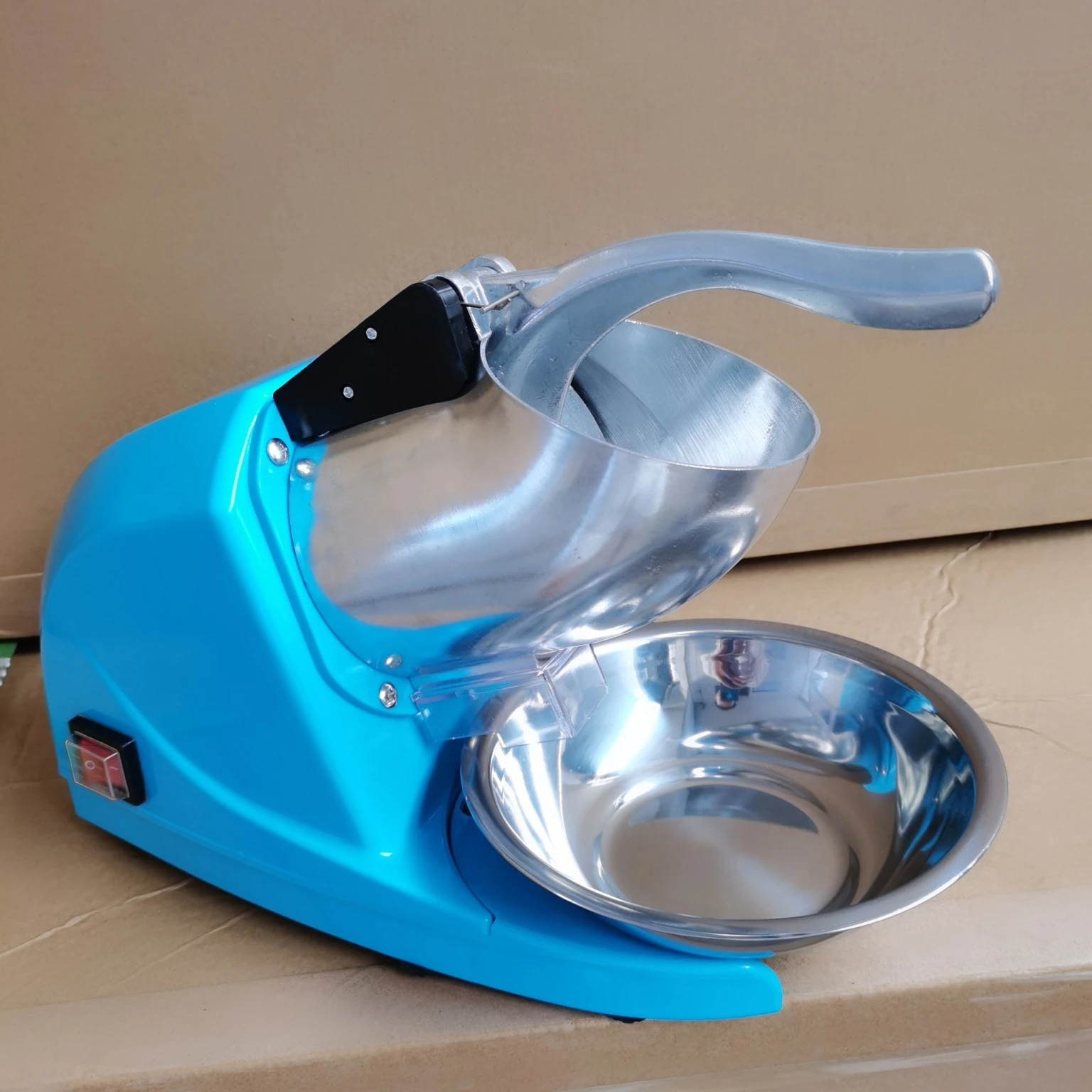 Ice Crusher Snow Cone Electric Ice Shaver Machine
Ice Crusher Snow Cone Electric Ice Shaver Machine