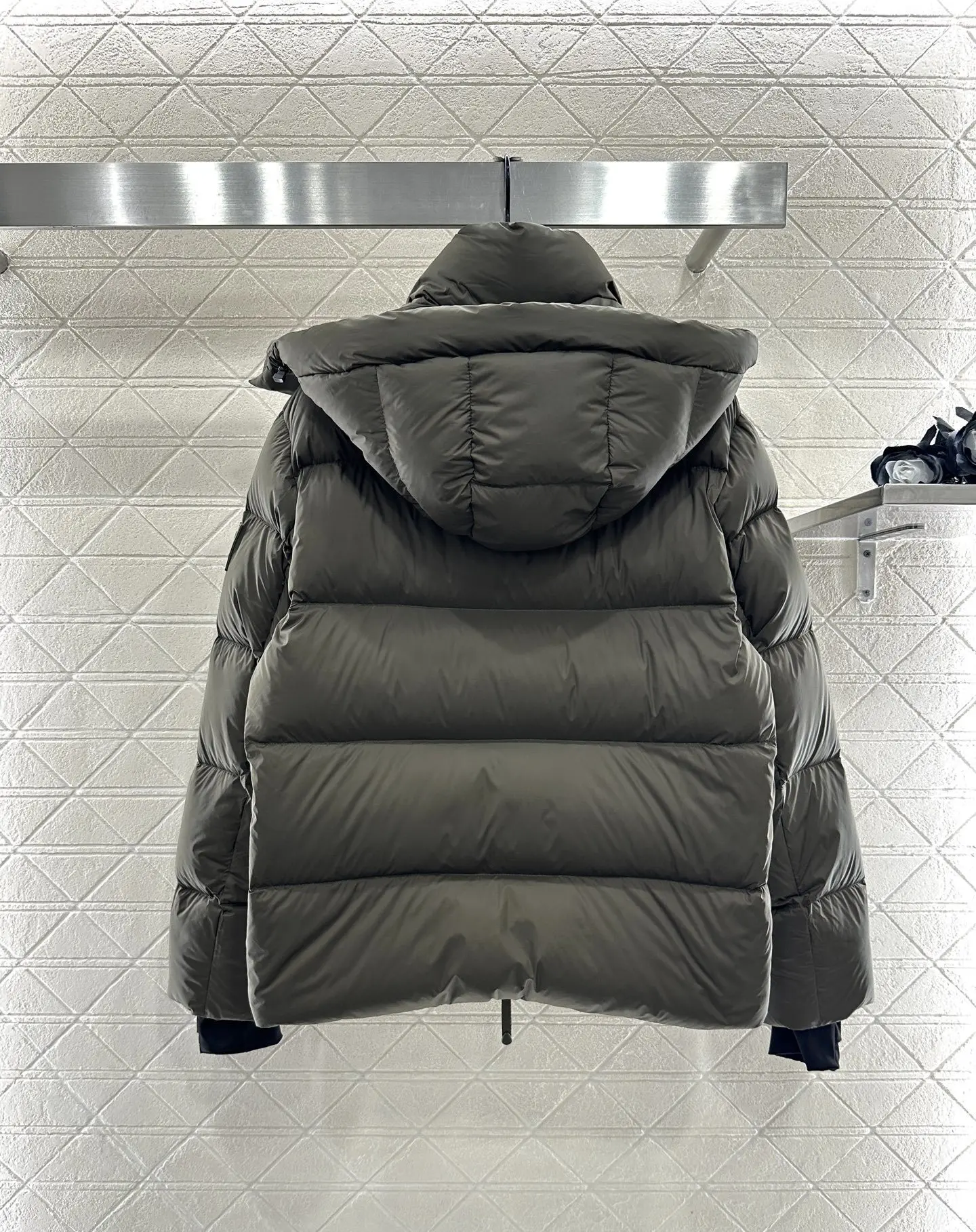 Зимняя роскошная женская одежда, съемный пуховик с капюшоном, пуховик с воротником-стойкой спецодежды, простой и универсальный.
Зимняя роскошная женская одежда, съемный пуховик с капюшоном, пуховик с воротником-стойкой спецодежды, простой и универсальный.