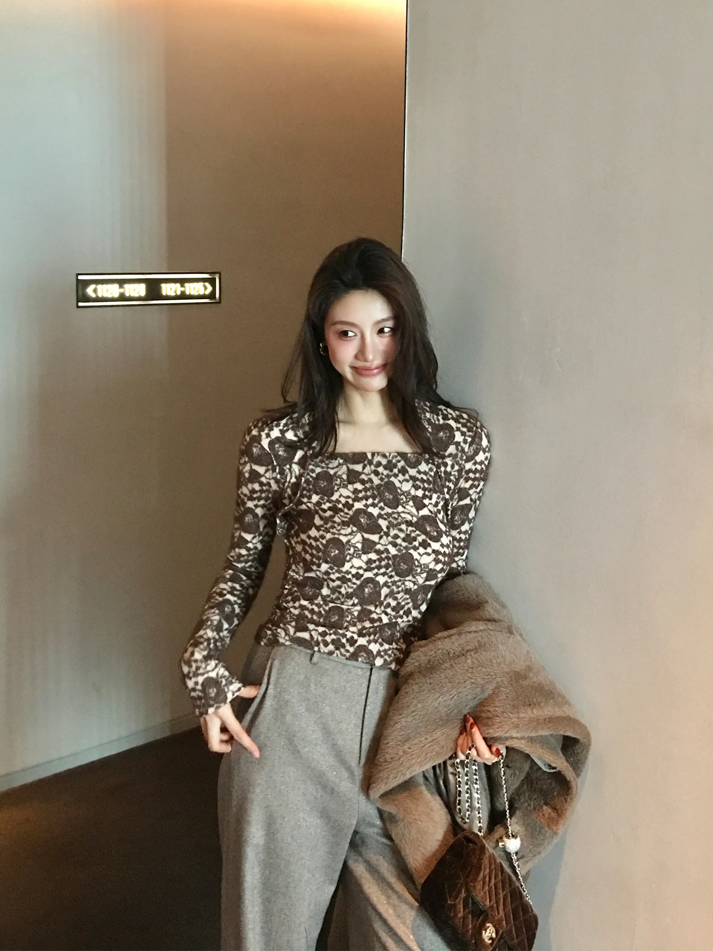 Dragon Xier Autumn Winter Lightweight Ele Rose Lace Long Sve Women's irt Slim Fit Inner Wear J957 Faionable Casual...
Dragon Xier Autumn Winter Lightweight Ele Rose Lace Long Sve Women's irt Slim Fit Inner Wear J957 Faionable Casual...